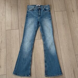 Zara FULL LENGTH TRF MID-RISE FLARE JEANS size 4